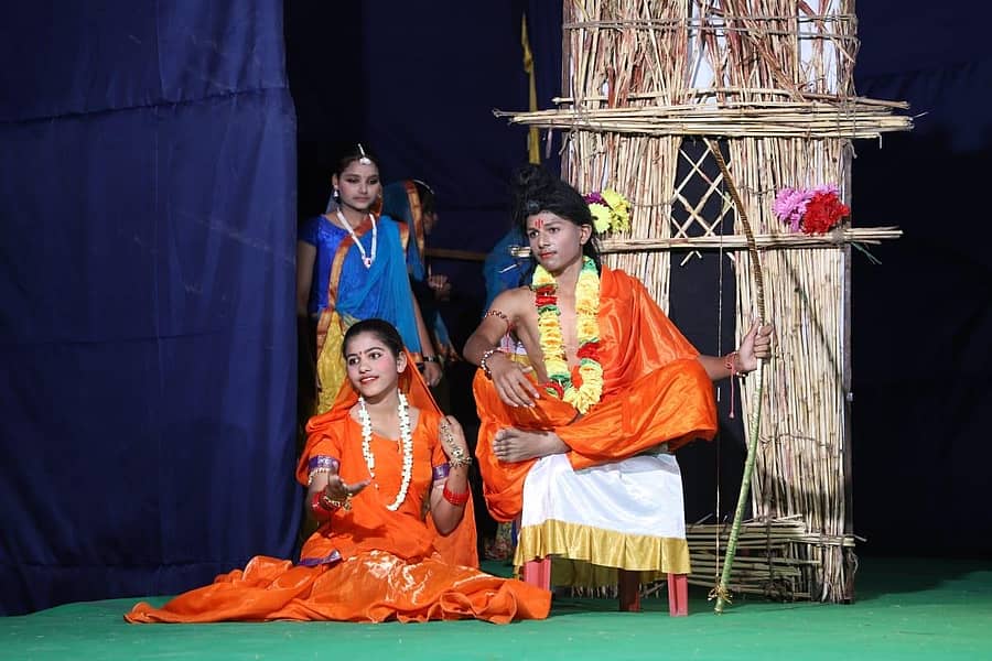 ವಿಜಯಪುರ ನಗರದ ಆನಂದ ಮಹಲ್ ‌ಆವರಣದಲ್ಲಿ ಆಯೋಜಿಸಲಾಗಿದ್ದ ‘ಸಾಂಸ್ಕೃತಿಕ ಸಂಜೆ’ ಕಾರ್ಯಕ್ರಮದಲ್ಲಿ ಸೈನಿಕ ಶಾಲೆಯ ವಿದ್ಯಾರ್ಥಿಗಳು ‘ವಾಲ್ಮೀಕಿ ರಾಮಾಯಣ’ ನೃತ್ಯ ರೂಪಕ ಪ್ರದರ್ಶಿಸಿದರು