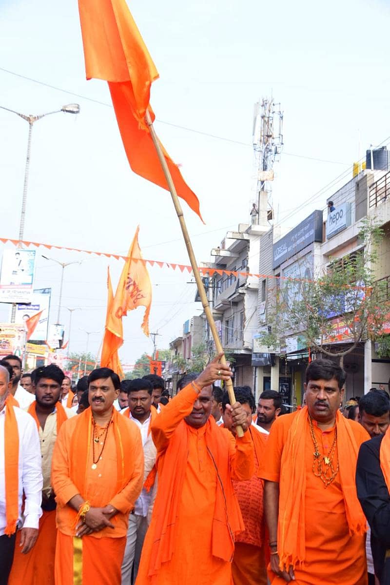 ಗಂಗಾವತಿ ಹನುಮಮಾಲಾ ಸಂಕೀರ್ತನಾ ಯಾತ್ರೆಯಲ್ಲಿ ಭಾಗವಹಿಸಿದ್ದ ಮಾಜಿ ಸಚಿವ ಗಾಲಿ ಜನಾರ್ದನ ರೆಡ್ಡಿ