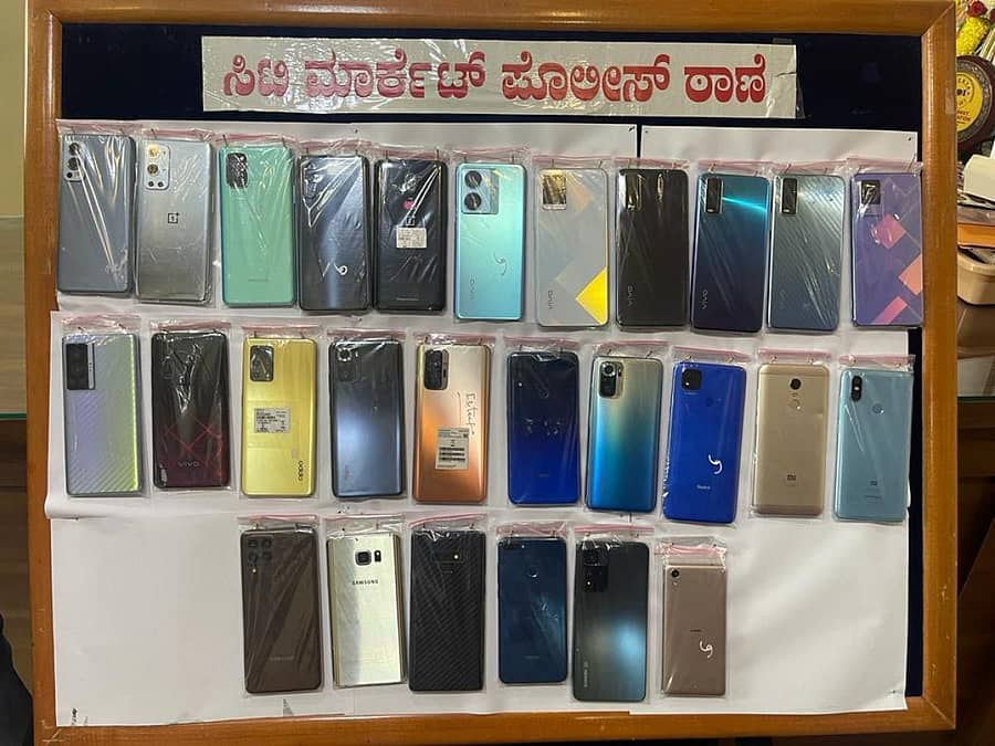 ಸಿಟಿ ಮಾರ್ಕೆಟ್ ಪೊಲೀಸರು ಆರೋಪಿಗಳಿಂದ ಜಪ್ತಿ ಮಾಡಿರುವ ಮೊಬೈಲ್ಗಳು