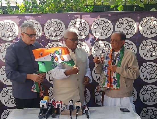 ಮಜೀದ್ ಮೆಮನ್ ಅವರು ಇಂದು ತೃಣಮೂಲ ಕಾಂಗ್ರೆಸ್ ಪಕ್ಷಕ್ಕೆ ಸೇರ್ಪಡೆಯಾದರು. (ಟ್ವಿಟರ್ ಚಿತ್ರ)