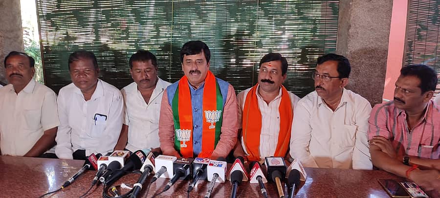 ಸುದ್ದಿಗೋಷ್ಠಿಯಲ್ಲಿ ಸಿ.ಪಿ. ಯೋಗೇಶ್ವರ್ ಮಾತನಾಡಿದರು