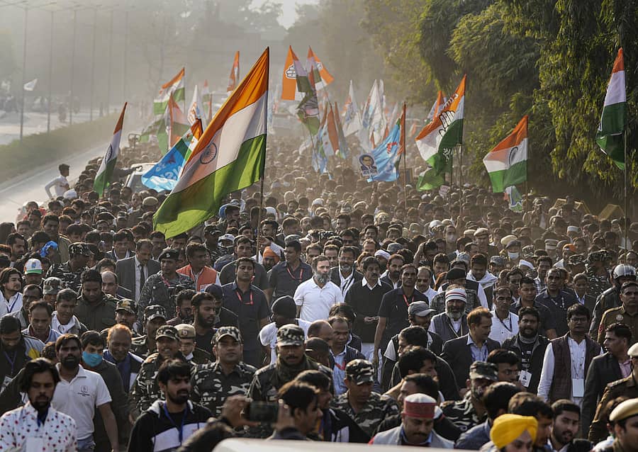 ರಾಹುಲ್ ಗಾಂಧಿ ನೇತೃತ್ವದಲ್ಲಿ ನಡೆಯುತ್ತಿರುವ ‘ಭಾರತ್ ಜೋಡೊ’ ಯಾತ್ರೆ ದೆಹಲಿಯಲ್ಲಿ ಸಾಗಿದ ದೃಶ್ಯ