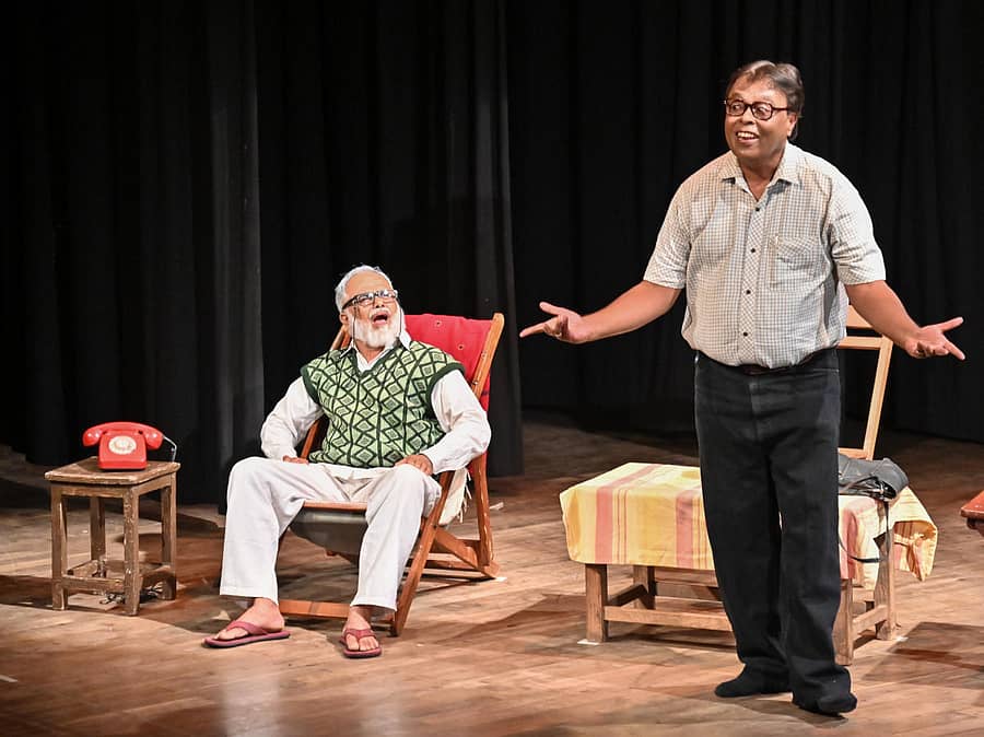 ಅರಿವು ರಂಗ ಆಯೋಜಿಸಿದ ‘ಸಲೀಂ ಅಲಿ’ ಪಕ್ಷಿ ಲೋಕದ ಬೆರಗು ನಾಟಕವನ್ನು ಹರಿವು ರಂಗ ತಂಡ ನಾಟಕವನ್ನು ಪ್ರದರ್ಶಿಸಿದರು