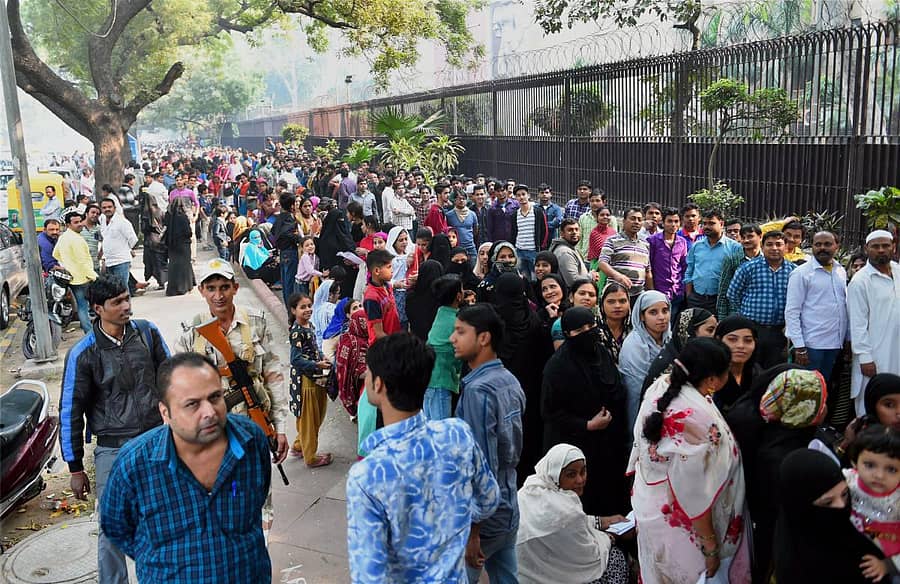 ಅಮಾನ್ಯಗೊಂಡ ₹500 ಹಾಗೂ ₹1,000 ಮುಖಬೆಲೆಯ ನೋಟುಗಳನ್ನು ಬದಲಾಯಿಸಿಕೊಳ್ಳಲು 2016ರ ನ.15ರಂದು ದೆಹಲಿಯ ರಿಸರ್ವ್ ಬ್ಯಾಂಕ್ ಕಚೇರಿ ಎದುರು ಸೇರಿದ್ದ ಜನ