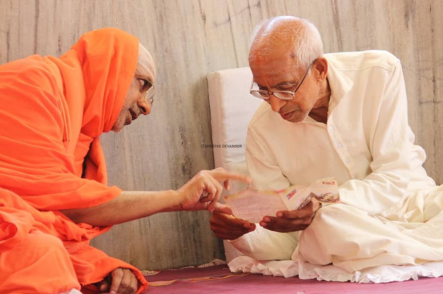 ಸುತ್ತೂರು ಶಿವರಾತ್ರಿ ದೇಶಿಕೇಂದ್ರ ಸ್ವಾಮೀಜಿ ಮತ್ತು ಸಿದ್ದೇಶ್ವರ ಸ್ವಾಮೀಜಿ