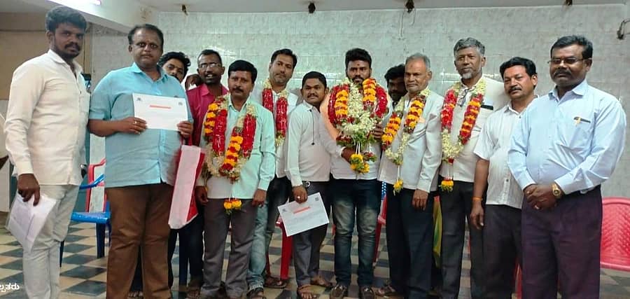 ಕರ್ನಾಟಕ ರಾಜ್ಯ ರಸ್ತೆ ಬದಿ ವ್ಯಾಪಾರಿಗಳ ಮಹಾಮಂಡಳದ ವಿಜಯನಗರ ಜಿಲ್ಲಾ ಘಟಕದ ನೂತನ ಪದಾಧಿಕಾರಿಗಳ ಆಯ್ಕೆ ಪ್ರಕ್ರಿಯೆ ಬುಧವಾರ ಹೊಸಪೇಟೆಯಲ್ಲಿ ನಡೆಯಿತು