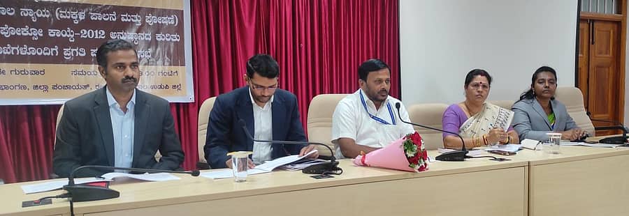 ಜಿಲ್ಲಾ ಪಂಚಾಯಿತಿ ಸಭಾಂಗಣದಲ್ಲಿ ಬುಧವಾರ ನಡೆದ ಆರ್ಟಿಇ, ಬಾಲ ನ್ಯಾಯ ಮಂಡಳಿ ಕಾಯ್ದೆ ಹಾಗೂ ಪೋಕ್ಸೋ ಕಾಯ್ದೆ ಅನುಷ್ಠಾನ ಕುರಿತು ಪ್ರಗತಿ ಪರಿಶೀಲನಾ ಸಭೆಯಲ್ಲಿ ರಾಜ್ಯ ಮಕ್ಕಳ ಹಕ್ಕುಗಳ ಆಯೋಗದ ಅಧ್ಯಕ್ಷ ನಾಗಣ್ಣ ಗೌಡ ಮಾತನಾಡಿದರು.