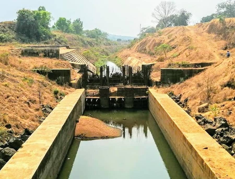 ಖಾನಾಪುರ ತಾಲ್ಲೂಕಿನ ಕಣಕುಂಬಿ ಅರಣ್ಯದಲ್ಲಿ ಅರ್ಧಕ್ಕೆ ನಿಂತ ಕಳಸಾ ನಾಲೆಯ ಕಾಲುವೆ (ಸದ್ಯ ಇದನ್ನು ಮುಚ್ಚಲಾಗಿದೆ)