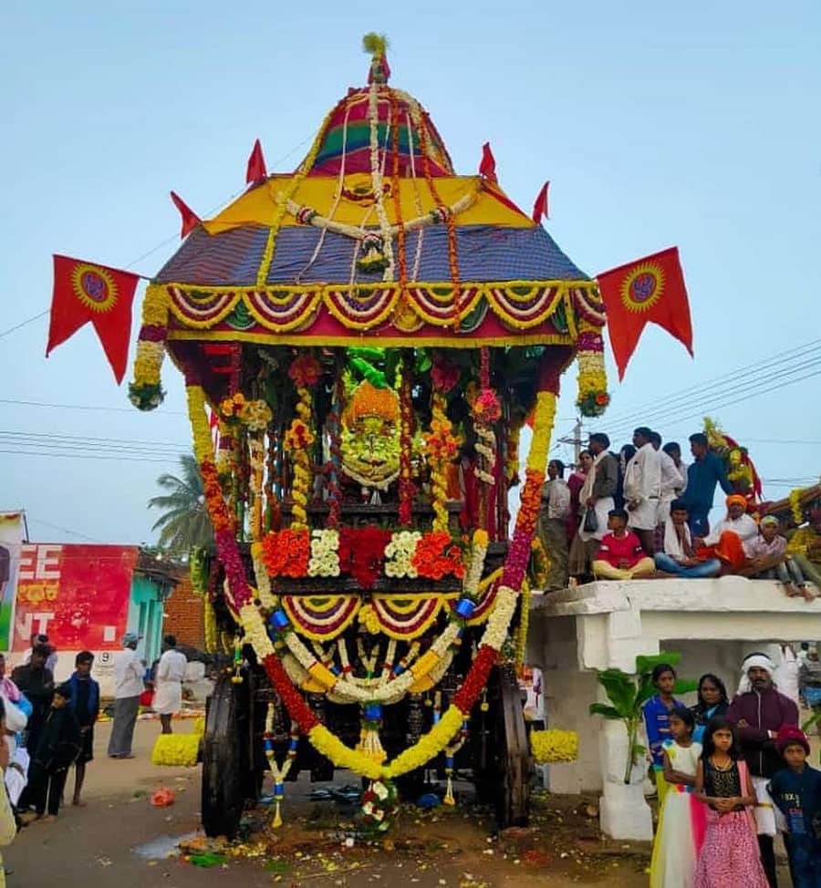 ಹೊಸದುರ್ಗದ ದೇವಪುರದಲ್ಲಿ ಶನಿವಾರ ಕೆರೆಯಾಗಳಮ್ಮ ದೇವಿ ರಥೋತ್ಸವ ನಡೆಯಿತು