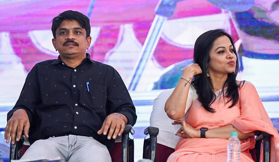 ಬೆಂಗಳೂರಿನಲ್ಲಿ ಭಾನುವಾರ ನಡೆದ ಜನಸಾಹಿತ್ಯ ಸಮ್ಮೇಳನದ ಆಹಾರ ಗೋಷ್ಠಿಯಲ್ಲಿ ರಂಗನಾಥ ಕಂಟನಕುಂಟೆ ಮತ್ತು ಪಲ್ಲವಿ ಇಡೂರ್ ಪಾಲ್ಗೊಂಡಿದ್ದರು -ಪ್ರಜಾವಾಣಿ ಚಿತ್ರ