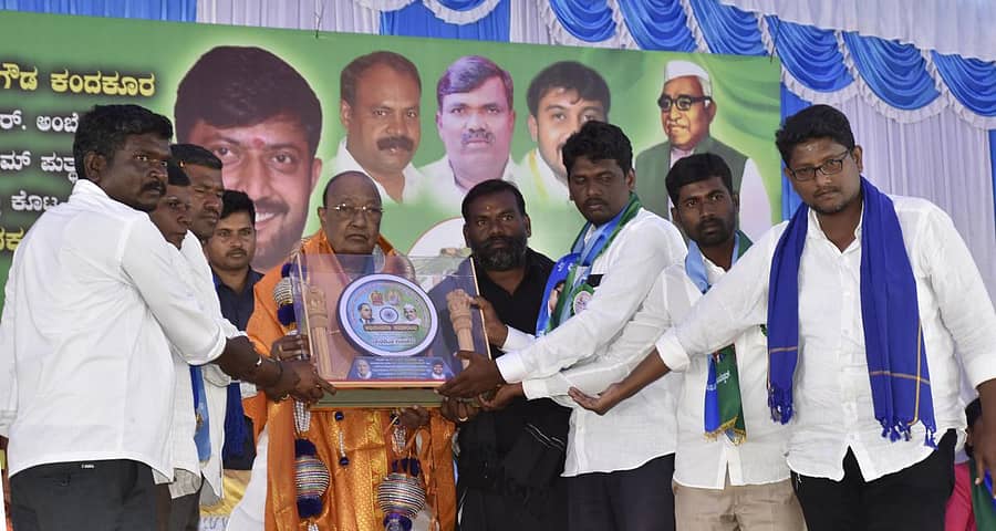 ಗುರುಮಠಕಲ್‌ನಲ್ಲಿ ಸಂವಿಧಾನ ಶಿಲ್ಪಿ ಡಾ.ಬಿ.ಆರ್. ಅಂಬೇಡ್ಕರ್ ಮತ್ತು ಹಸಿರುಕ್ರಾಂತಿ ಹರಿಹಾರ ಡಾ.ಬಾಬು ಜಗಜೀವನ್ ರಾಂ ಪುತ್ಥಳಿ ನಿರ್ಮಾಣಕ್ಕೆ ಶ್ರಮಿಸಿದ ಶಾಸಕ ನಾಗನಗೌಡ ಕಂದಕೂರ ಅವರಿಗೆ ದಲಿತ ಸಮನ್ವಯ ಸಮಿತಿಯಿಂದ ಅಭಿನಂದಿಸಲಾಯಿತು