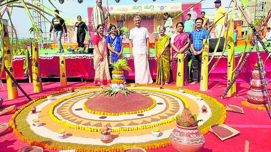 ಶಾಸಕ ಕೃಷ್ಣ ಬೈರೇಗೌಡ, ರಾಶಿಪೂಜೆ ನೆರವೇರಿಸುವ ಮೂಲಕ ಕಾರ್ಯಕ್ರಮಕ್ಕೆ ಚಾಲನೆ ನೀಡಿದರು.