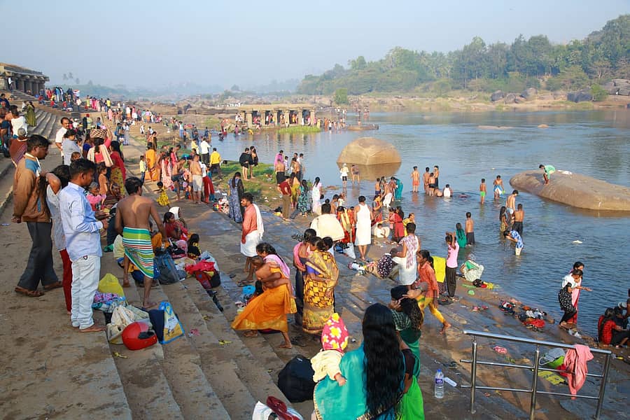 ಹಂಪಿಯಲ್ಲಿ ಪುಣ್ಯ ಸ್ನಾನ