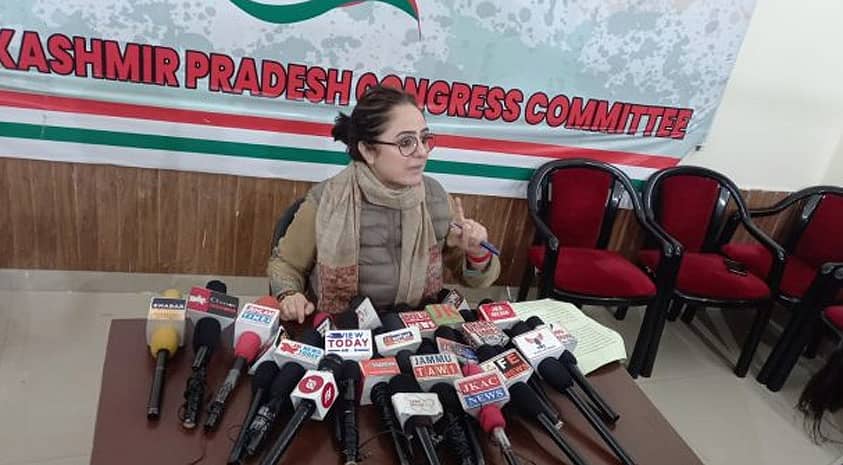 ಜಮ್ಮು ಮತ್ತು ಕಾಶ್ಮೀರದ ಕಾಂಗ್ರೆಸ್ ವಕ್ತಾರೆ ದೀಪಿಕಾ ಪುಷ್ಕರ್ ನಾಥ್ ತಮ್ಮ ಸ್ಥಾನಕ್ಕೆ ರಾಜೀನಾಮೆ ನೀಡಿದ್ದಾರೆ.