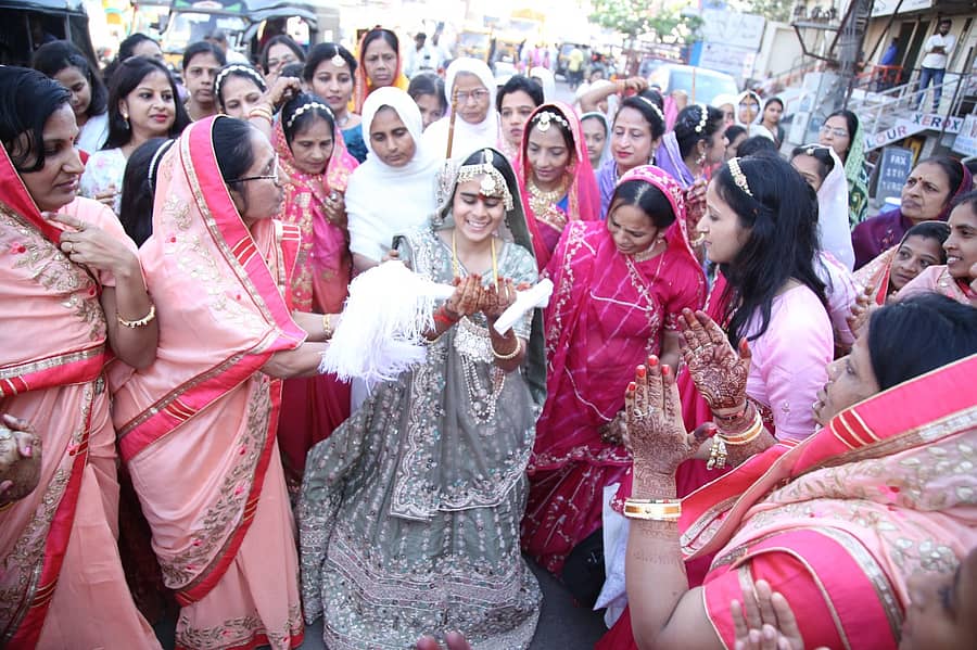 ಯುವತಿಯಿಂದ ಜೈನ ಧರ್ಮದ ಸನ್ಯಾಸ ದೀಕ್ಷೆ ಸ್ವೀಕಾರ