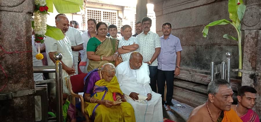 ದೇವೇಗೌಡ ದಂಪತಿ ಭಾಗಿ