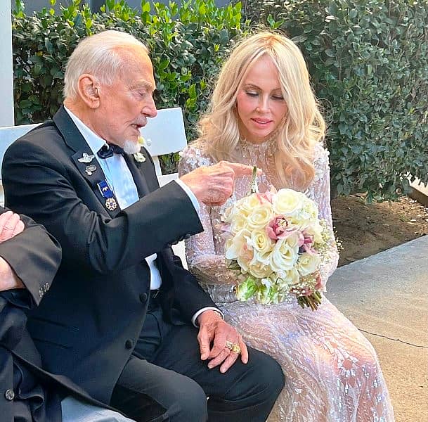 ಗಗನಯಾನಿ ಬುಜ್ ಅವರೊಂದಿಗೆ ಅಂಕಾ– ಚಿತ್ರ ಟ್ವಟರ್