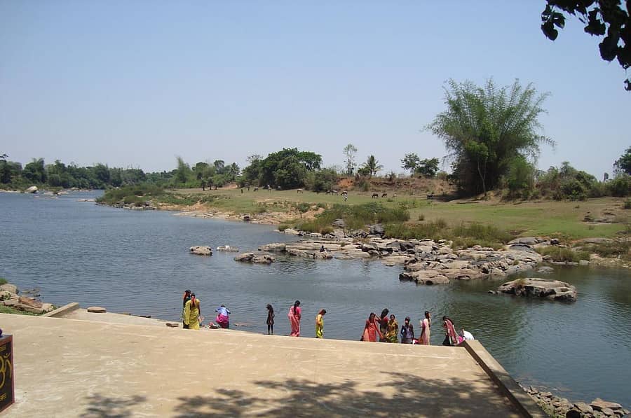 ಕೊಡಗು ಜಿಲ್ಲೆಯ ಕುಶಾಲನಗರ ಸಮೀಪ ಹರಿಯುವ ಕಾವೇರಿ ನದಿ