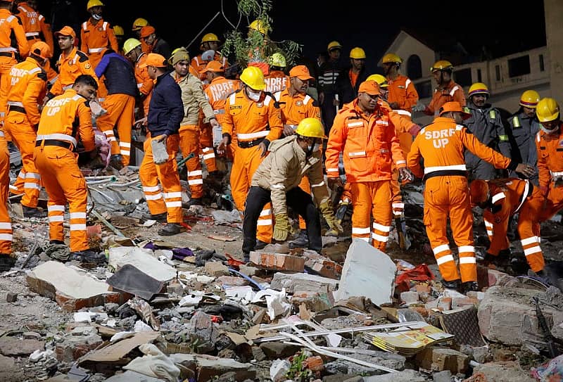 ಲಖನೌದಲ್ಲಿ ಬಹುಮಹಡಿ ಕಟ್ಟಡ ಕುಸಿತ - ರಕ್ಷಣಾ ಕಾರ್ಯಾಚರಣೆ