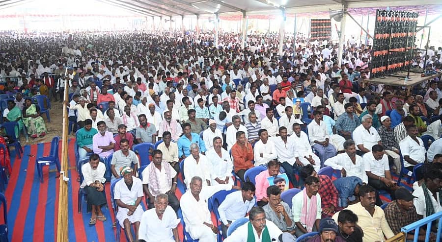 ಬಹಿರಂಗ ಸಭೆಯಲ್ಲಿ ಭಾಗವಹಿಸಿದ್ದ ಜನಸ್ತೋಮ
