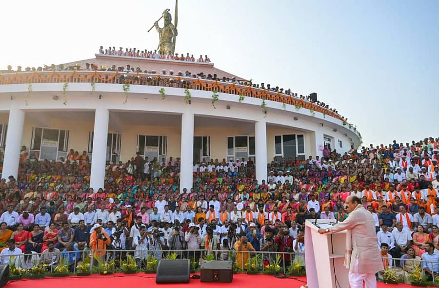 ಕಾರ್ಕಳ ತಾಲ್ಲೂಕಿನ ಬೈಲೂರು ಉಮಿಕಲ್ ಬೆಟ್ಟದಲ್ಲಿ ನಿರ್ಮಾಣವಾಗಿರುವ ಪರಶುರಾಮ ಥೀಂಪಾರ್ಕ್ ಅನ್ನು ಶುಕ್ರವಾರ ಮುಖ್ಯಮಂತ್ರಿ ಬಸವರಾಜ ಬೊಮ್ಮಾಯಿ ಉದ್ಘಾಟಿಸಿ ಮಾತನಾಡಿದರು.