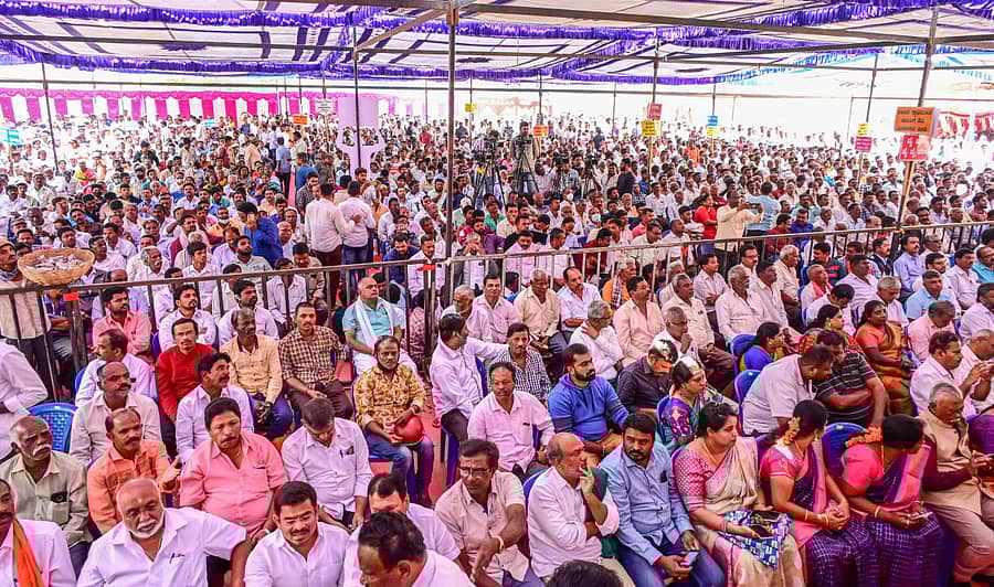 ಬೆಂಗಳೂರಿನ ಸ್ವಾತಂತ್ರ್ಯ ಉದ್ಯಾನದಲ್ಲಿ ಶುಕ್ರವಾರ ಕರ್ನಾಟಕ ಪ್ರದೇಶ ಬಲಿಜ ಸಂಘ ಆಯೋಜಿಸಿದ್ದ ಬಲಿಜ ಸಂಕಲ್ಪ ಸಭೆಯಲ್ಲಿ ಸೇರಿದ್ದ ಬಲಿಜ ಸಮುದಾಯದವರು –ಪ್ರಜಾವಾಣಿ ಚಿತ್ರ