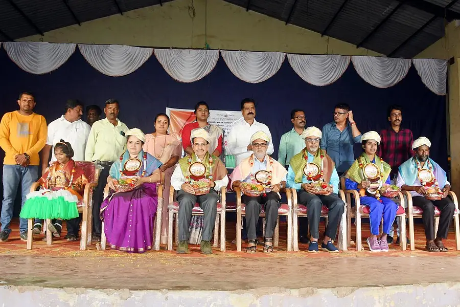 ಸಾಗರದಲ್ಲಿ ಗಣರಾಜ್ಯೋತ್ಸವದ ಅಂಗವಾಗಿ ತಾಲ್ಲೂಕು ಆಡಳಿತ ಗುರುವಾರ ಏರ್ಪಡಿಸಿದ್ದ ಸಾಂಸ್ಕೃತಿಕ ಕಾರ್ಯಕ್ರಮದಲ್ಲಿ ವಿವಿಧ ಕ್ಷೇತ್ರಗಳ ಸಾಧಕರನ್ನು ಸನ್ಮಾನಿಸಲಾಯಿತು.