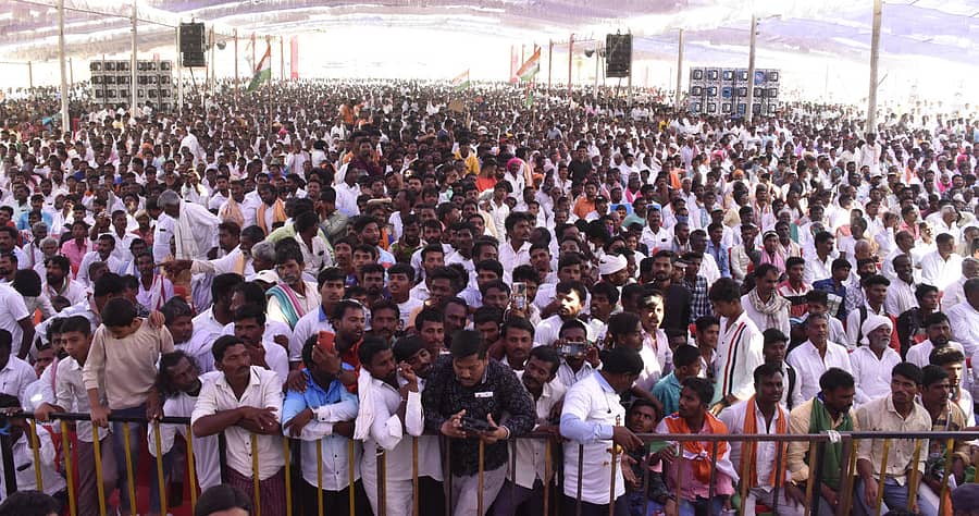 ಯಾದಗಿರಿಯಲ್ಲಿ ನಡೆದ ಪ್ರಜಾಧ್ವನಿ ಯಾತ್ರೆಯಲ್ಲಿ ಭಾಗಿಯಾಗಿದ್ದ ಕಾಂಗ್ರೆಸ್ ಕಾರ್ಯಕರ್ತರು