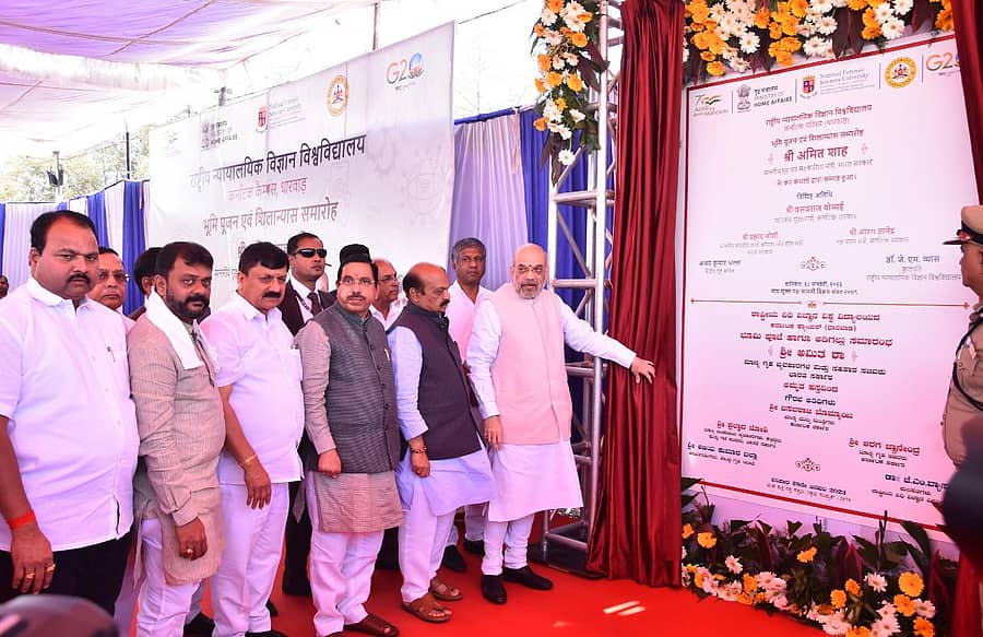 ಕೇಂದ್ರ ಗೃಹ ಸಚಿವ ಅಮಿತ್ ಶಾ ಅವರು ರಾಷ್ಟೀಯ ವಿಧಿ ವಿಜ್ಞಾನ ವಿಶ್ವವಿದ್ಯಾಲಯದ 9ನೇ ಕ್ಯಾಂಪಸ್ಗೆ ಶನಿವಾರ ಭೂಮಿಪೂಜೆ ನೆರವೇರಿಸಿದರು.