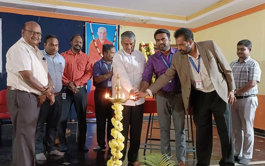 ನಾಗಮಂಗಲ ಪಟ್ಟಣದ ಆದಿಚುಂಚನಗಿರಿ ಕಲಾ ವಾಣಿಜ್ಯ ಮತ್ತು ವಿಜ್ಞಾನ ಕಾಲೇಜಿನಲ್ಲಿ ಆಯೋಜಿಸಿದ್ದ ಕಾರ್ಯಾಗಾರವನ್ನು ಪ್ರಾಂಶುಪಾಲ ಎಚ್.ಎಸ್.ರವೀಂದ್ರ ಉದ್ಘಾಟಿಸಿದರು. ಅಂಬುಜಾಕ್ಷನ್ ನಾಯರ್ ಇದ್ದರು