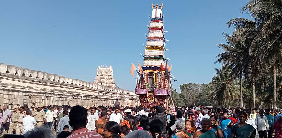 ಶ್ರೀರಂಗಪಟ್ಟಣದಲ್ಲಿ ಶ್ರೀರಂಗನಾಥಸ್ವಾಮಿಯ ಬ್ರಹ್ಮ ರಥೋತ್ಸವ ಶನಿವಾರ ಸಡಗರ, ಸಂಭ್ರಮದಿಂದ ನಡೆಯಿತು