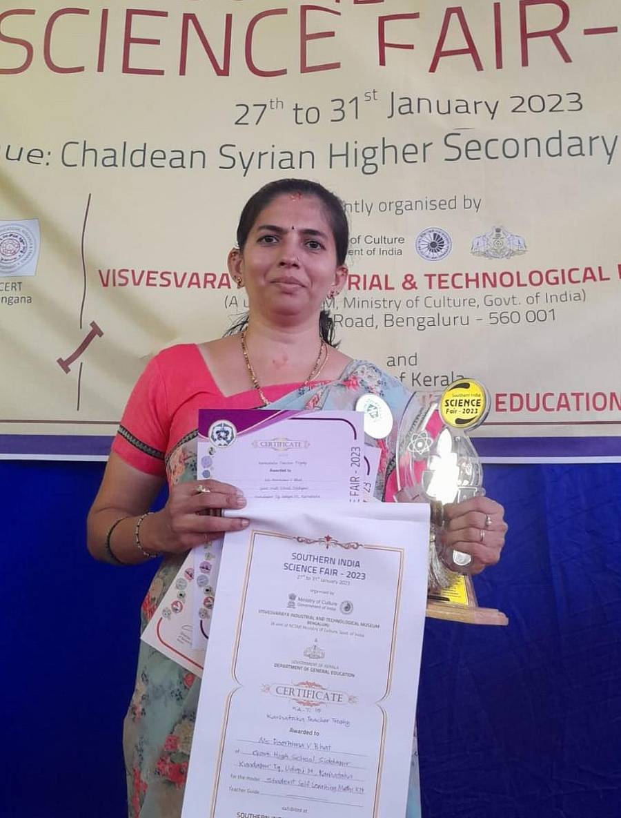 ಪ್ರಶಸ್ತಿಯೊಂದಿಗೆ ಪೂರ್ಣಿಮಾ ಭಟ್