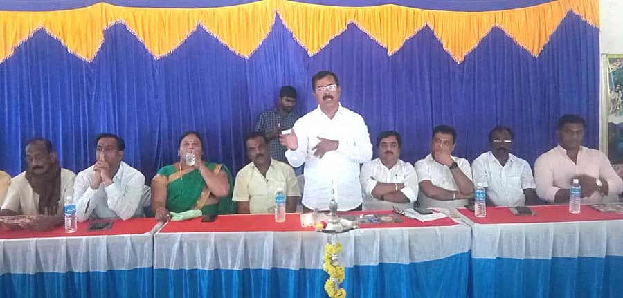 ನರಸಿಂಹರಾಜಪುರದಲ್ಲಿ ಜೆಡಿಎಸ್ ಘಟಕದ ವತಿಯಿಂದ ನಡೆದ ಮಹಿಳಾ ಸಮಾವೇಶ ಹಾಗೂ ಬಾಗಿನ ನೀಡುವ ಕಾರ್ಯಕ್ರಮದಲ್ಲಿ ಜೆಡಿಎಸ್ ನಿಯೋಜಿತ ಅಭ್ಯರ್ಥಿ ಸುಧಾಕರ್ ಎಸ್. ಶೆಟ್ಟಿ ಮಾತನಾಡಿದರು