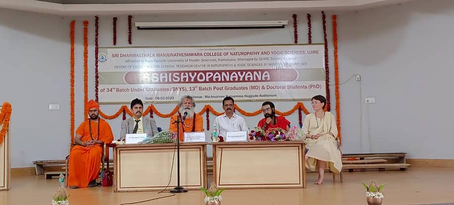 ವಿಶ್ವಗುರು ಮಹಾಮಂಡಲೇಶ್ವರ ಪರಮಹಂಸ ಸ್ವಾಮಿ ಮಹೇಶ್ವರಾನಂದಜಿ ಆಶೀರ್ವಚನ ನೀಡಿದರು