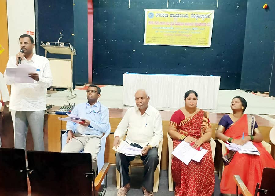 ದೊಡ್ಡಬಳ್ಳಾಪುರ ನಗರಸಭೆ ವತಿಯಿಂದ ಸೋಮವಾರ ಡಾ.ರಾಜ್ಕುಮಾರ ಕಲಾಮಂದಿರದಲ್ಲಿ 2023-24ನೇ ಸಾಲಿನ ಆಯ-ವ್ಯಯದ ಸಾರ್ವಜನಿಕ ಸಮಾಲೋಚನ ಸಭೆ ನಡೆಯಿತು