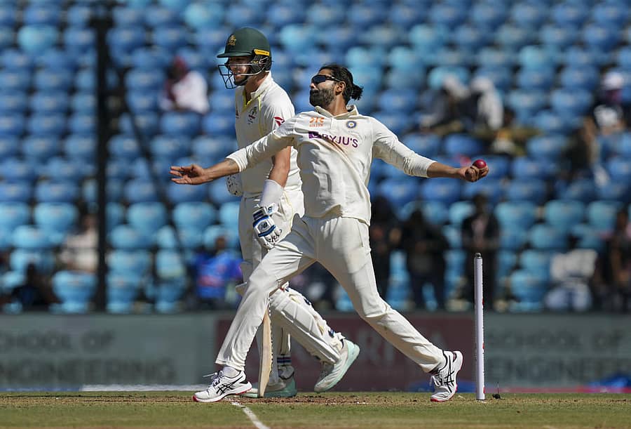 ಆಸ್ಟ್ರೇಲಿಯಾ ವಿರುದ್ಧದ ಮೊದಲ ಟೆಸ್ಟ್ ಪಂದ್ಯದಲ್ಲಿ ರವೀಂದ್ರ ಜಡೇಜಾ: ಪಿಟಿಐ ಚಿತ್ರ