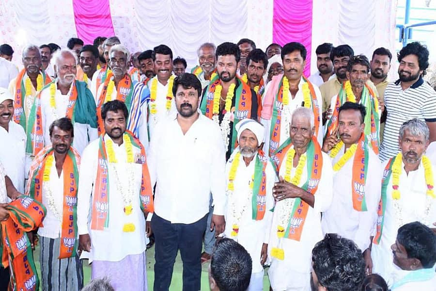 ಕಕ್ಕೇರಾ ಸಮೀಪದ ಶಾಂತಪೂರ ಗ್ರಾಮದ 40 ಜನ ಕಾಂಗ್ರೇಸ್ ಮುಖಂಡರು ಶಾಸಕ ರಾಜೂಗೌಡ ಸಮ್ಮುಖದಲ್ಲಿ ಬಿಜೆಪಿ ಸೇರಿದರು