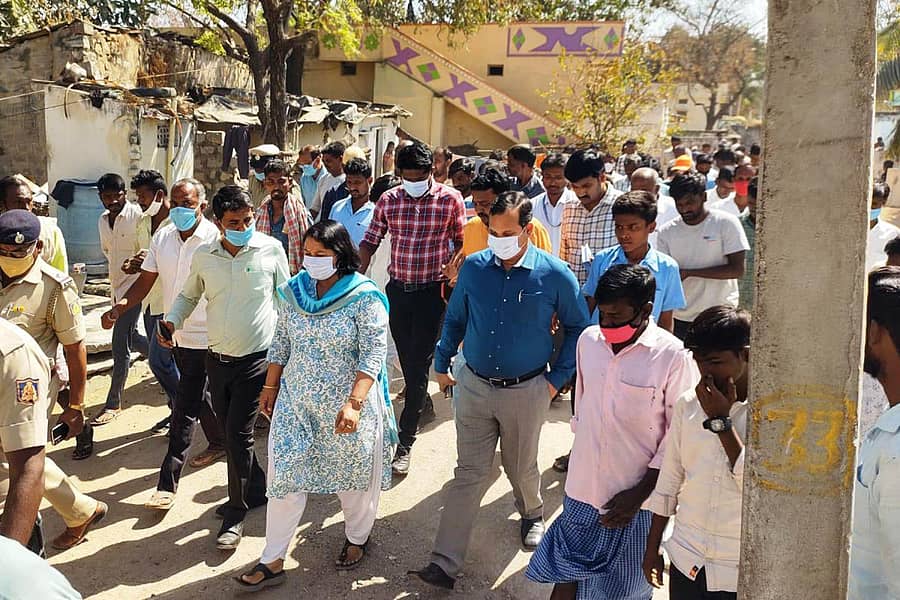 ಗುರುಮಠಕಲ್ ತಾಲ್ಲೂಕಿನ ಅನಪುರ ಗ್ರಾಮಕ್ಕೆ ಜಿಲ್ಲಾಧಿಕಾರಿ ಸ್ನೇಹಲ್.ಆರ್ ಮತ್ತು ಅಧಿಕಾರಿಗಳು ಭೇಟಿ ನೀಡದರು