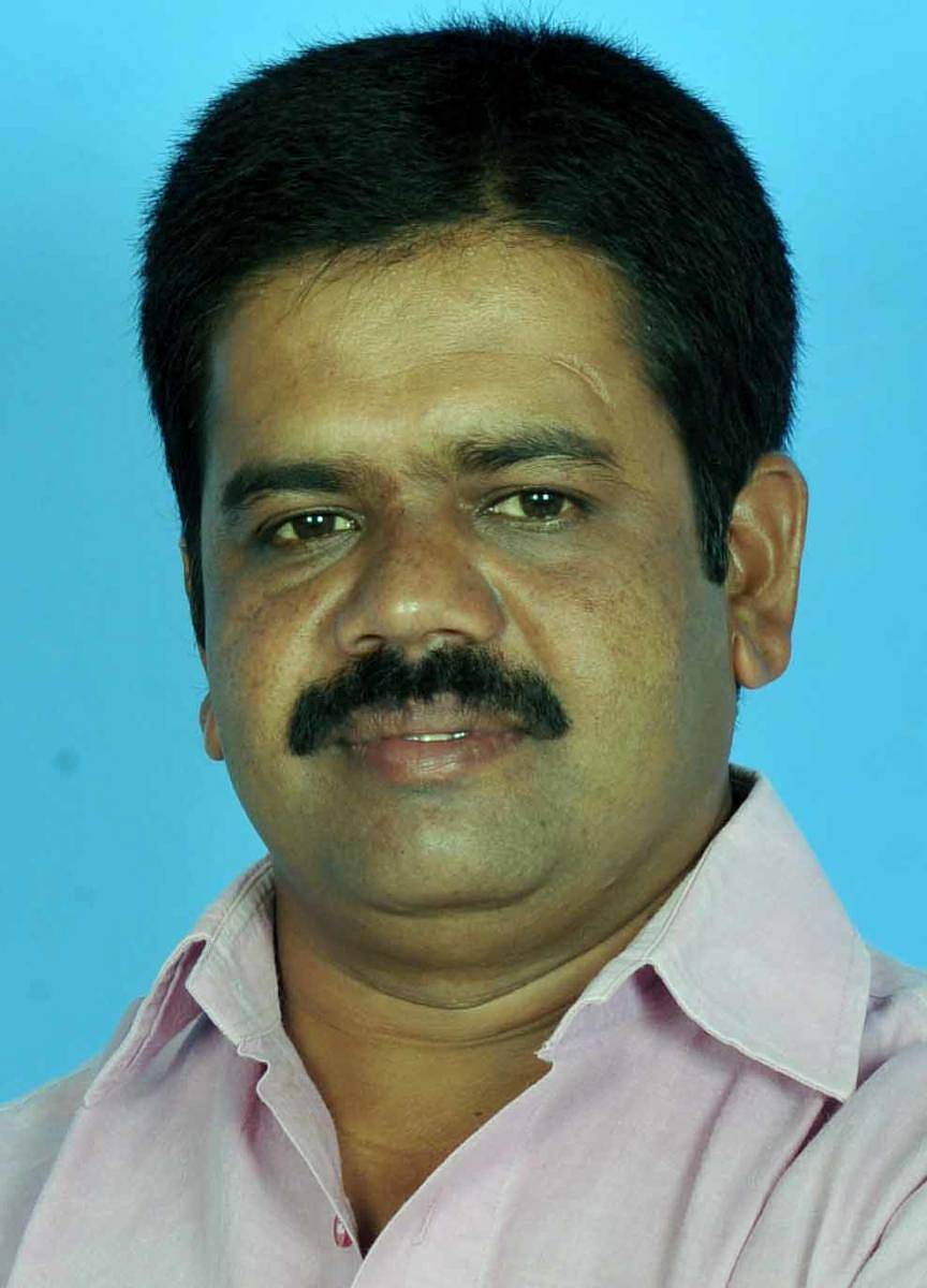 ಹೊಲದಗದ್ದೆ ಗಿರೀಶ್