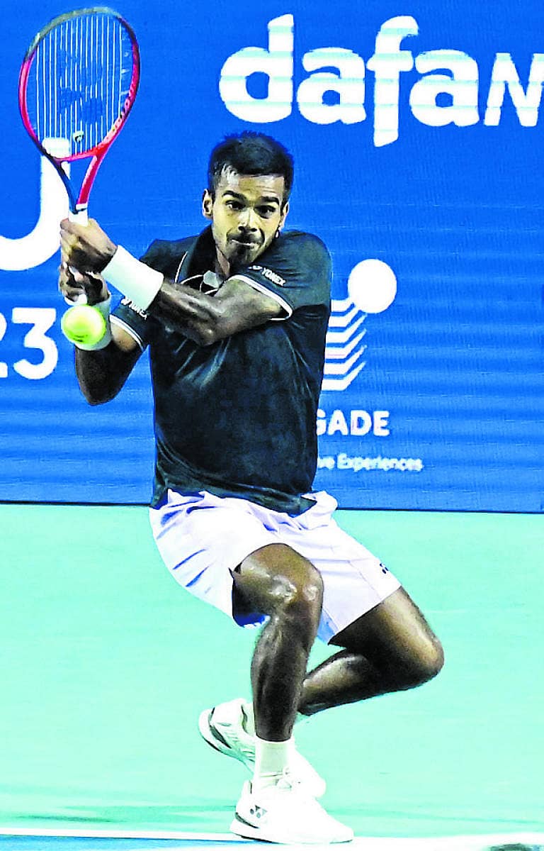 ಮೊದಲ ಸುತ್ತಿನಲ್ಲಿ ಗೆಲುವು ಪಡೆದ ಭಾರತದ ಸುಮಿತ್ ನಗಾಲ್ ಆಟದ ವೈಖರಿ ಪ್ರಜಾವಾಣಿ ಚಿತ್ರ/ ಕಿಶೋರ್ ಕುಮಾರ್ ಬೋಳಾರ್