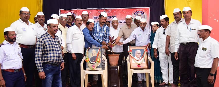 ದಾವಣಗೆರೆಯಲ್ಲಿ ಬುಧವಾರ ಆಯೋಜಿಸಿದ್ದ ಶಿಕ್ಷಕರ ಜಿಲ್ಲಾ ಮಟ್ಟದ ಸಹಾಯಕ ಯೋಗ, ನೈತಿಕ ಶಿಕ್ಷಣ ಶಿಬಿರವನ್ನು ಪತ್ರಕರ್ತ ಬಿ.ಎನ್.ಮಲ್ಲೇಶ್ ಉದ್ಘಾಟಿಸಿದರು.