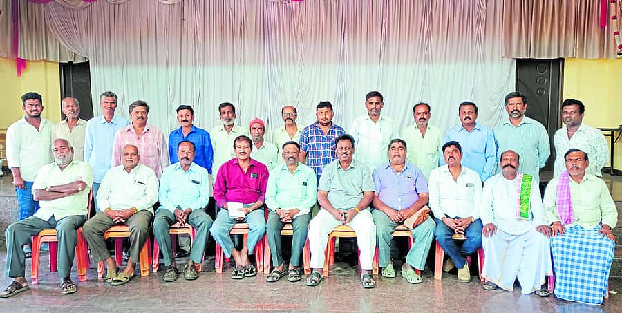 ಮಧುಗಿರಿಯ ಎಂ.ಎಸ್. ರಾಮಯ್ಯ ಸಮುದಾಯ ಭವನದಲ್ಲಿ ತಾಲ್ಲೂಕು ಬಲಿಜ ಸಂಘದಿಂದ ಕೈವಾರ ಯೋಗಿ ನಾರೇಯಣ ಜಯಂತಿಯ ಪೂರ್ವಭಾವಿ ಸಭೆ ನಡೆಯಿತು