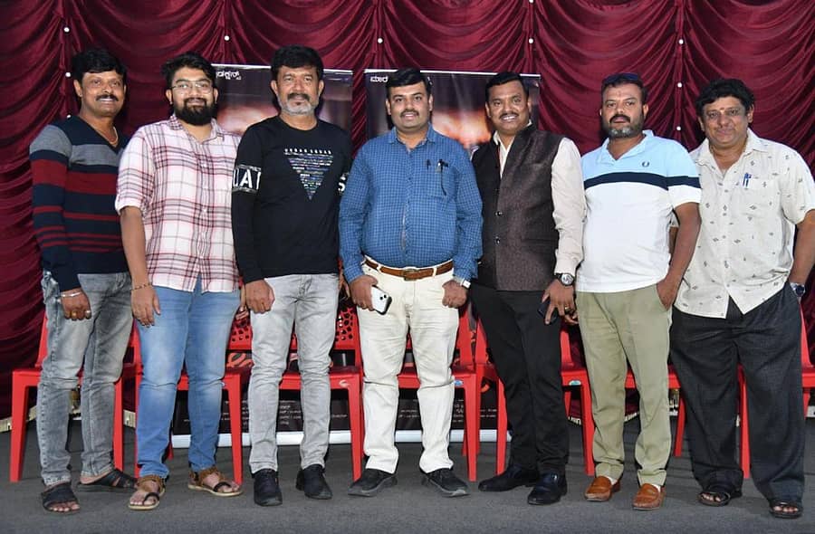 ‘ಬೊಂಬೆ ಹೇಳುತೈತೆ’ ಟ್ರೈಲರ್‌ ಬಿಡುಗಡೆ ಸಮಾರಂಭದಲ್ಲಿ ಚಿತ್ರತಂಡದೊಂದಿಗೆ ಗಣ್ಯರು