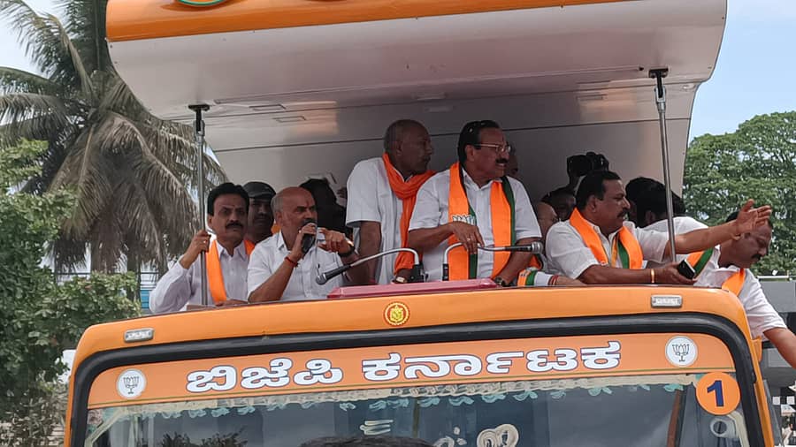 ಬಿಜೆಪಿ ಪ್ರಚಾರ ಯಾತ್ರೆಯಲ್ಲಿ ಡಿ.ವಿ ಸದಾನಂದ ಗೌಡ