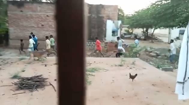 ಕಲ್ಲು ತೂರಾಟ ನಡೆಸುತ್ತಿರುವ ದೃಶ್ಯ