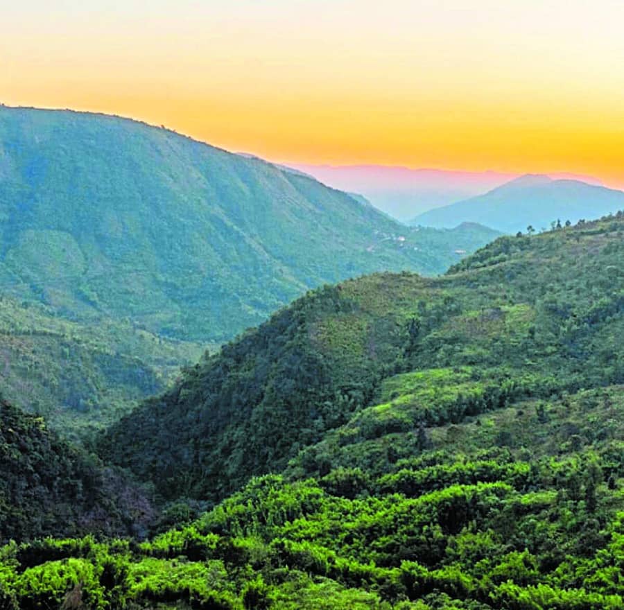 ಕಾಂಗ್ಥಾಂಗ್ನಿಂದ ಕಾಣುವ ಬೆಟ್ಟಗಳ ಸಾಲಿನ ವಿಹಂಗಮ ನೋಟ