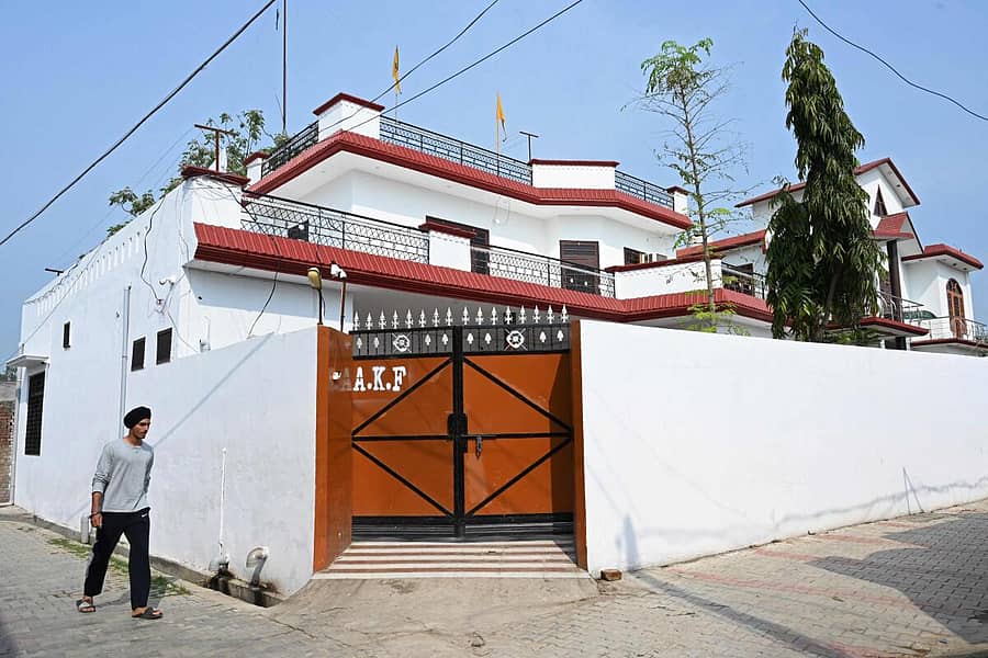ಅಮೃತ್ಸರದಿಂದ 45 ಕಿಮೀ ದೂರದಲ್ಲಿ ಜಲ್ಲಾಪುರ್ ಖೇರಾದಲ್ಲಿರುವ ಅಮೃತ್ಪಾಲ್ ಮನೆ– ಪಿಟಿಐ ಚಿತ್ರ