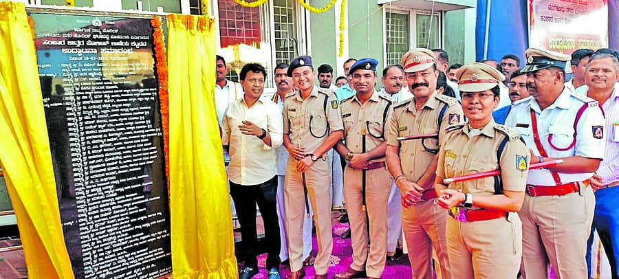 ಸಂಚಾರ ಪೊಲೀಸ್ ಠಾಣೆಯನ್ನು ನಗರ ಪೊಲೀಸ್ ಕಮಿಷನರ್ ಕುಲದೀಪ್ ಕುಮಾರ್ ಜೈನ್, ಶಾಸಕ ಡಾ. ಭರತ್ ಶೆಟ್ಟಿ ಉದ್ಘಾಟಿಸಿದರು