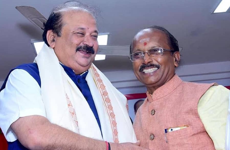 ಗುಜರಾತ್ ಶಾಸಕ ಪೂರ್ಣೇಶ್ ಮೋದಿ ಜೊತೆ ಕೋಲಾರದ ಬಿಜೆಪಿ ಮುಖಂಡ ಪಿ.ಎಂ.ರಘುನಾಥ್