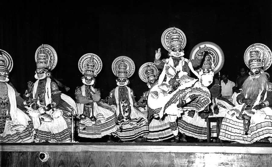 ಕೇರಳದ ಕಲಾವಿದರ ತಂಡವು ಬೆಂಗಳೂರಿನಲ್ಲಿ ಪ್ರಸ್ತುತಪಡಿಸಿದ್ದ ಕಥಕ್ಕಳಿ ನೃತ್ಯ ಪ್ರಕಾರದ ದೃಶ್ಯದ ಸಂಗ್ರಹ ಚಿತ್ರ. 